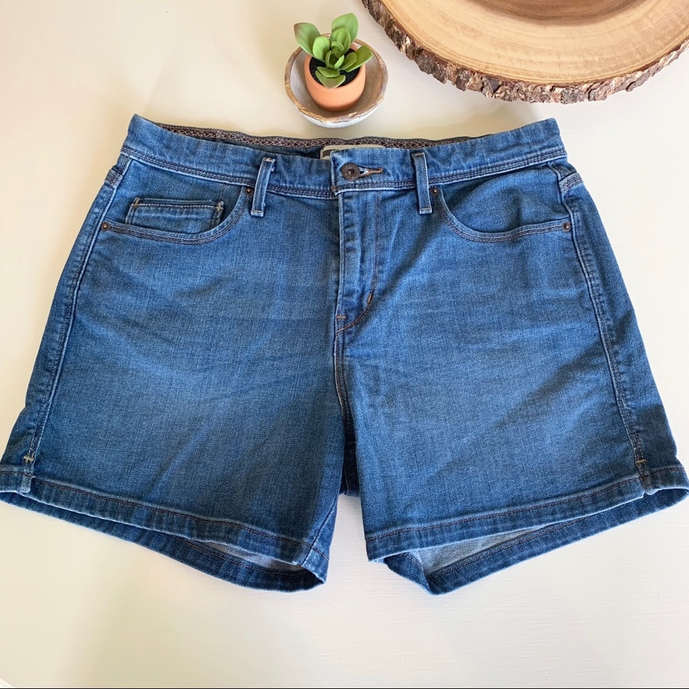 Levi’s Denim 5” Shorts 🧵